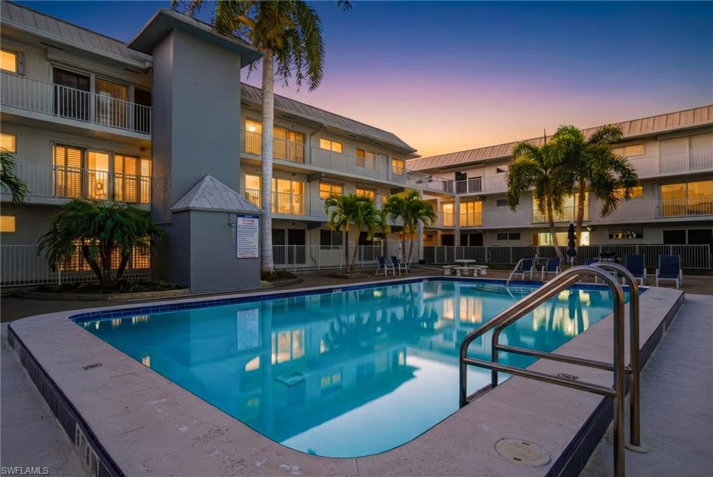 MARINA MANOR - Residential