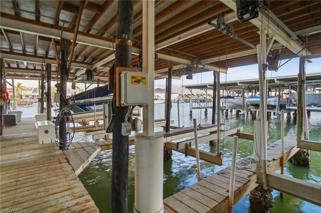 MARINA MANOR - Residential