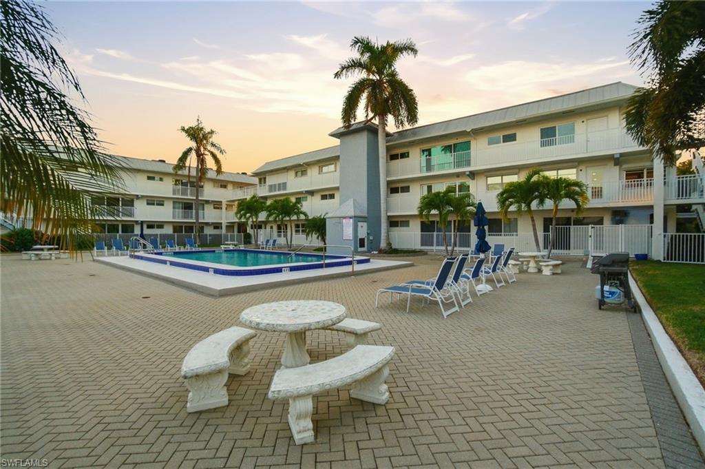 MARINA MANOR - Residential