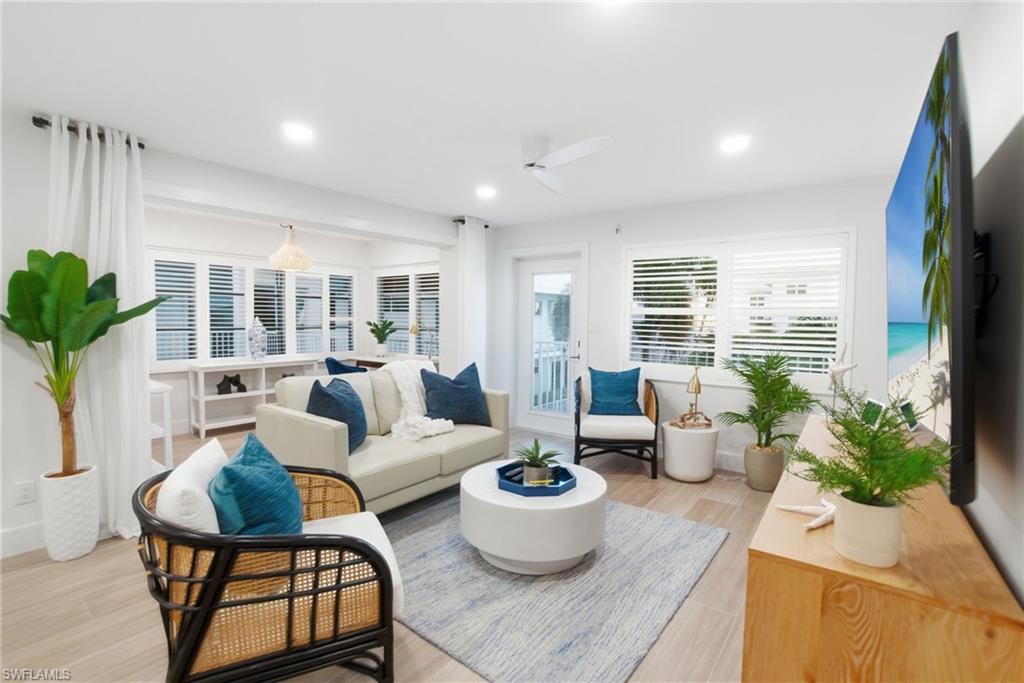 MARINA MANOR - Residential