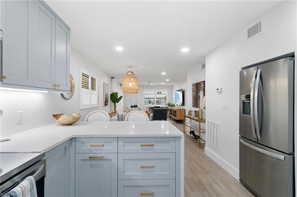 MARINA MANOR - Residential