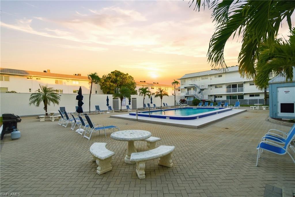 MARINA MANOR - Residential