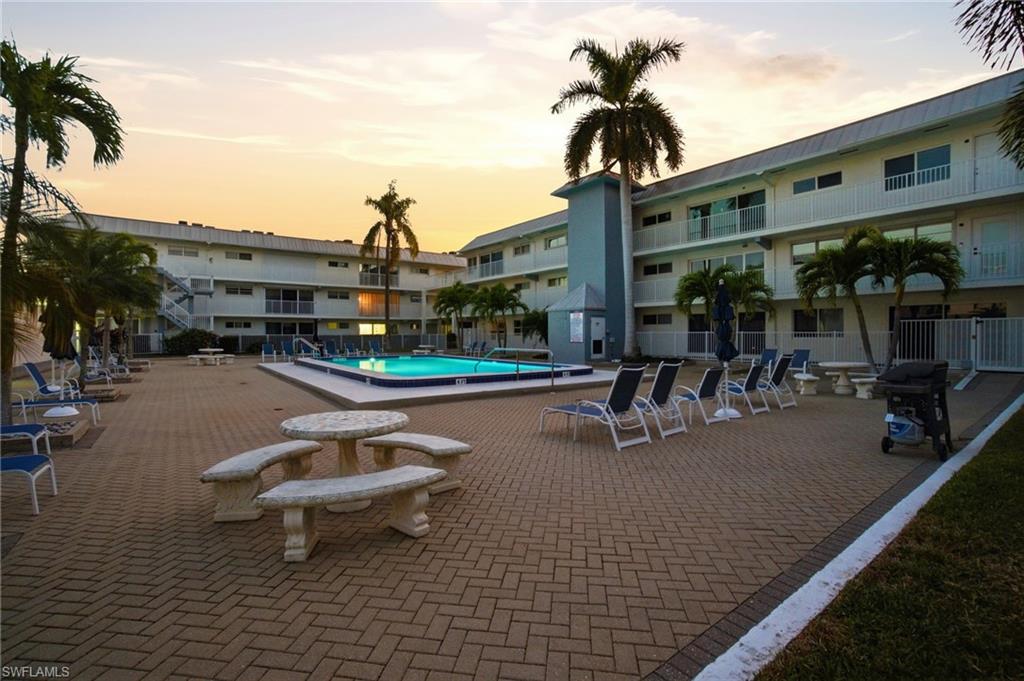 MARINA MANOR - Residential