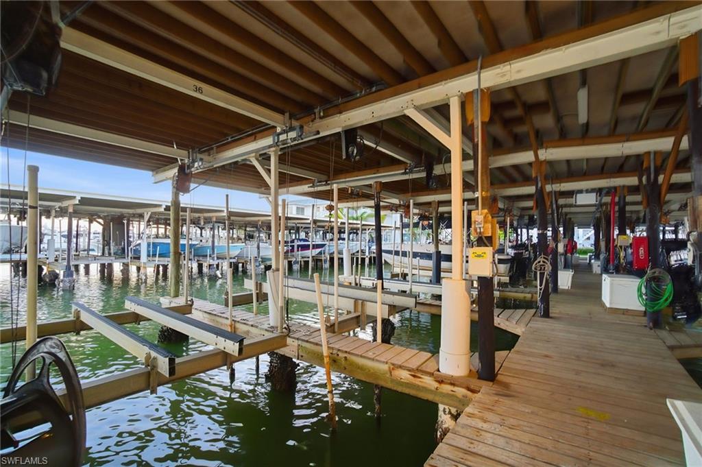 MARINA MANOR - Residential