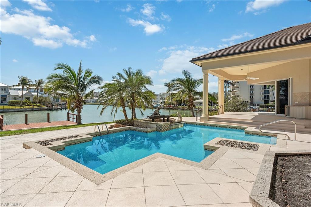 MOORINGS - Residential