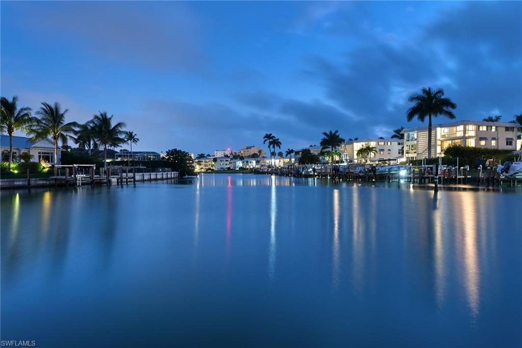 MOORINGS - Residential