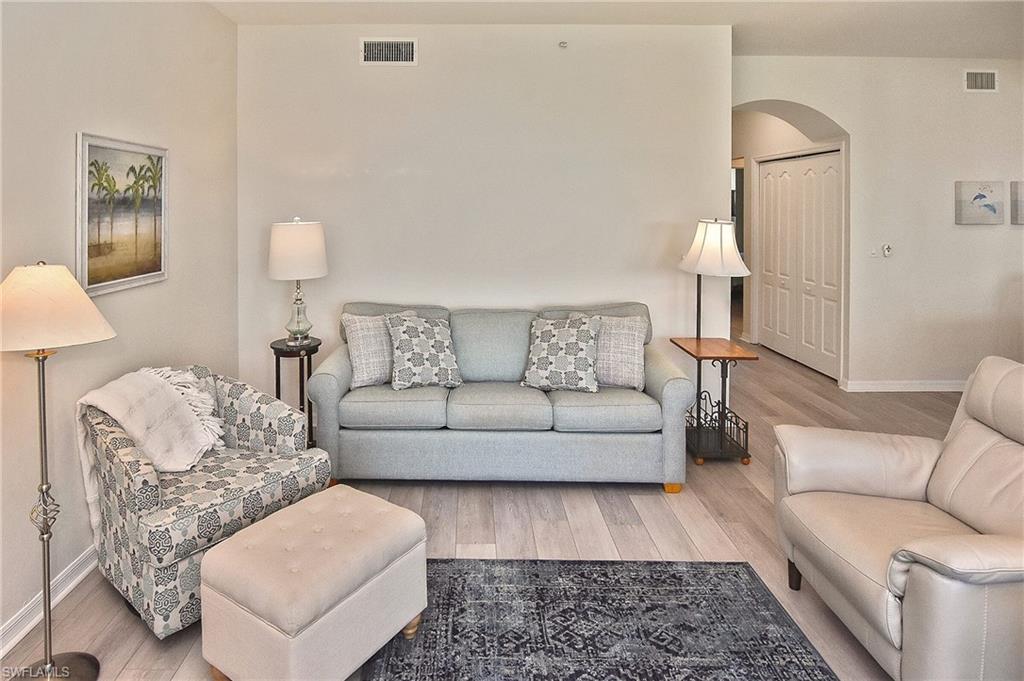 LAKESIDE GREEN - Residential