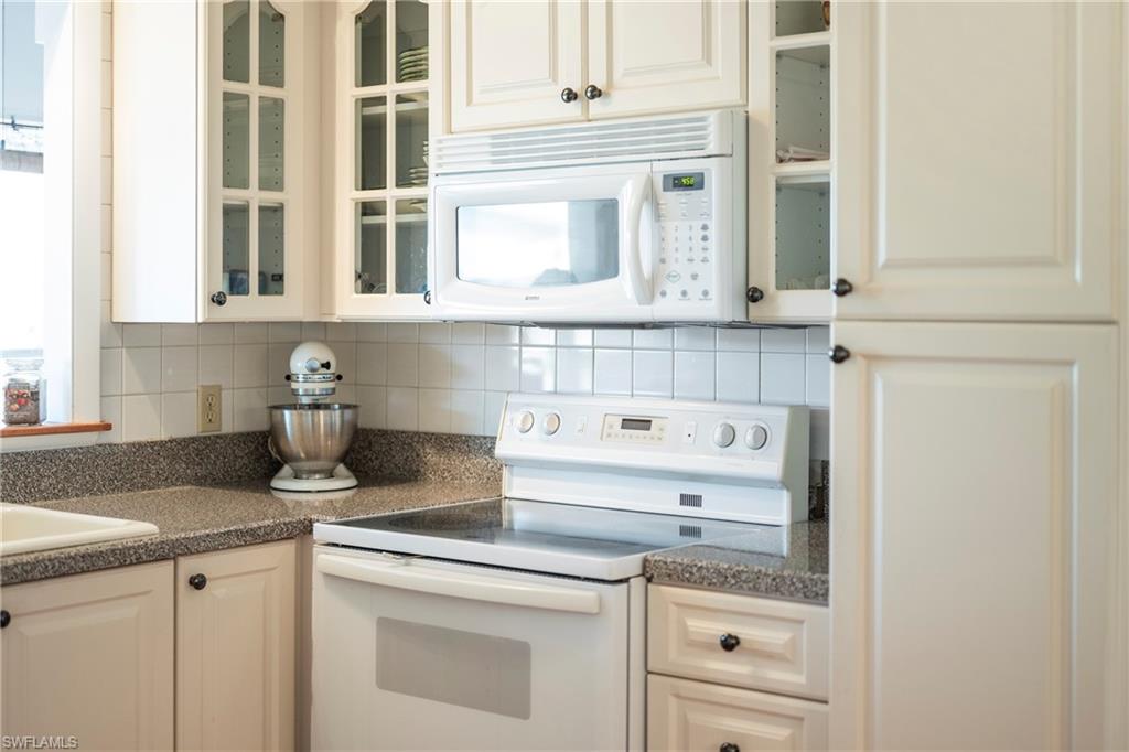 SIX LAKES COUNTRY CLUB - Residential