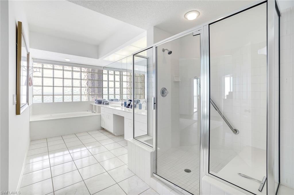 BAREFOOT BEACH CLUB - Residential Lease