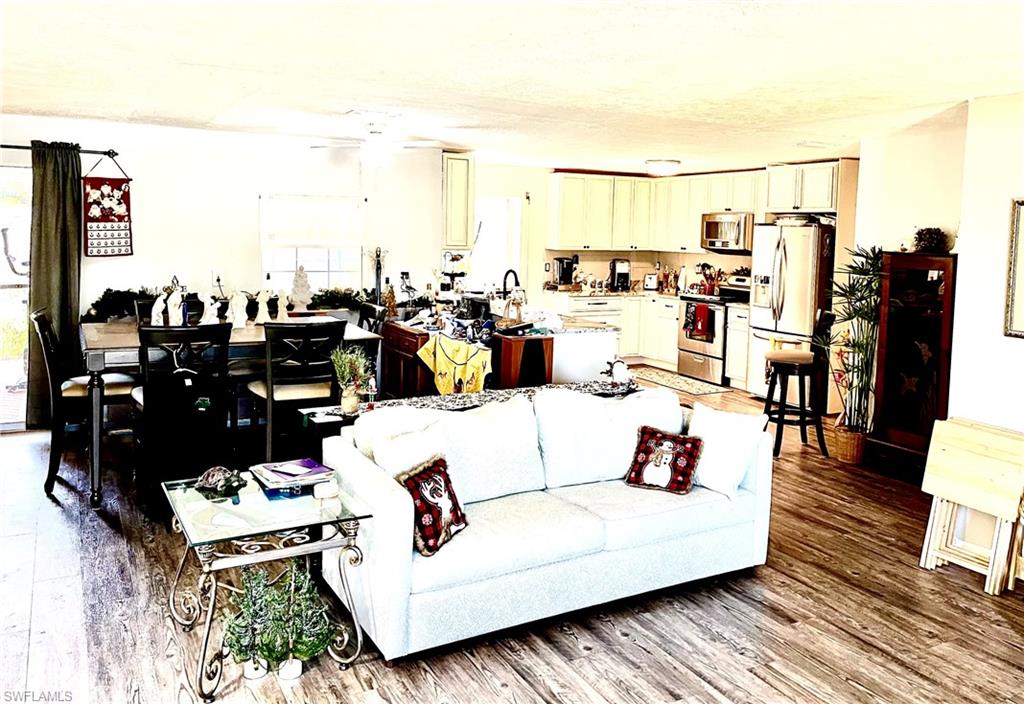 LELY TROPICAL ESTATES - Residential