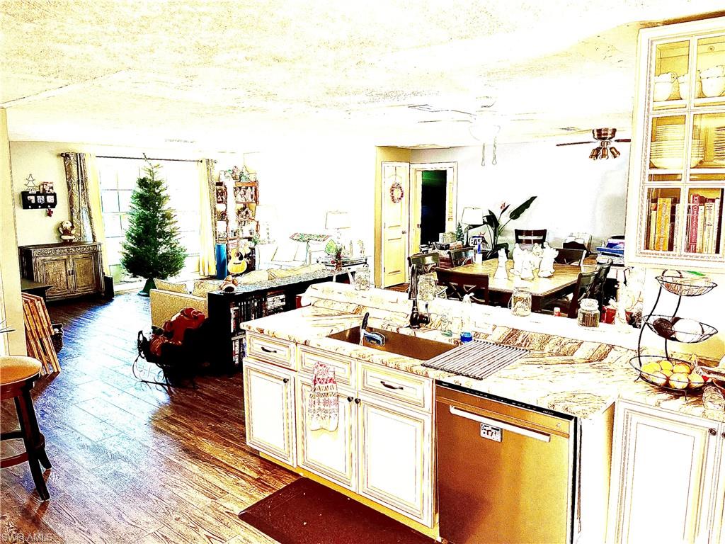 LELY TROPICAL ESTATES - Residential