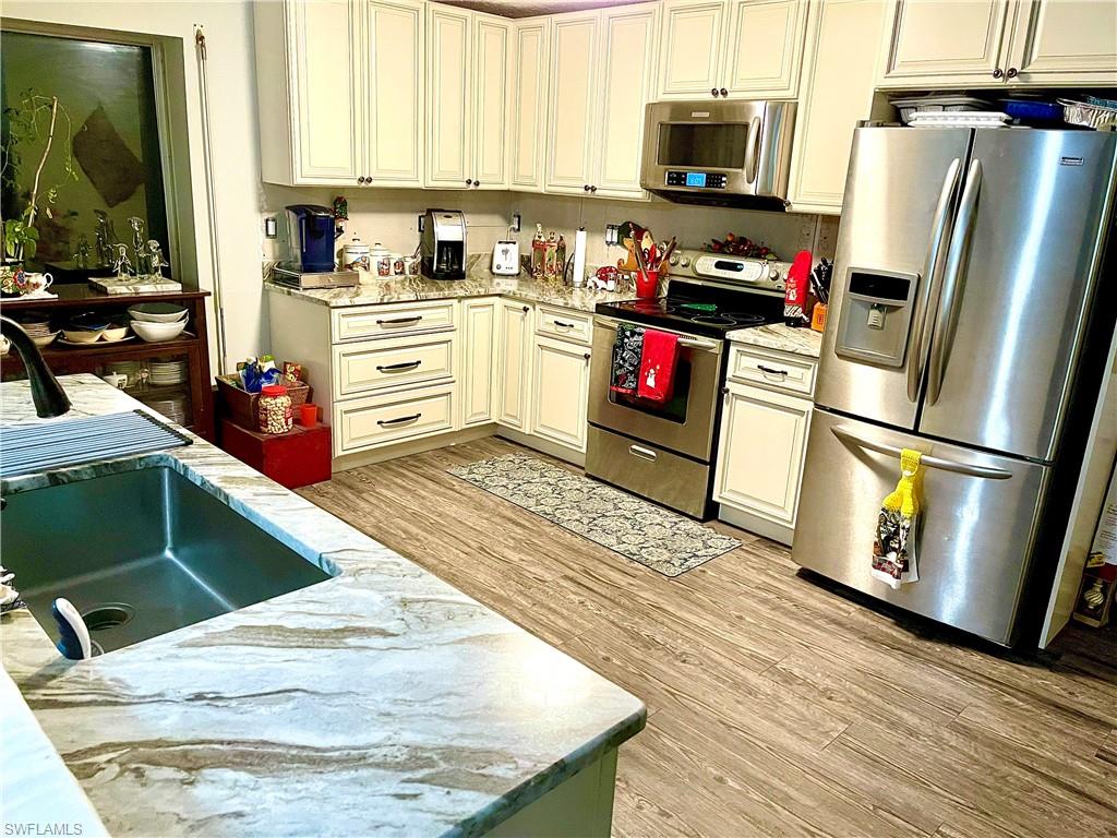 LELY TROPICAL ESTATES - Residential