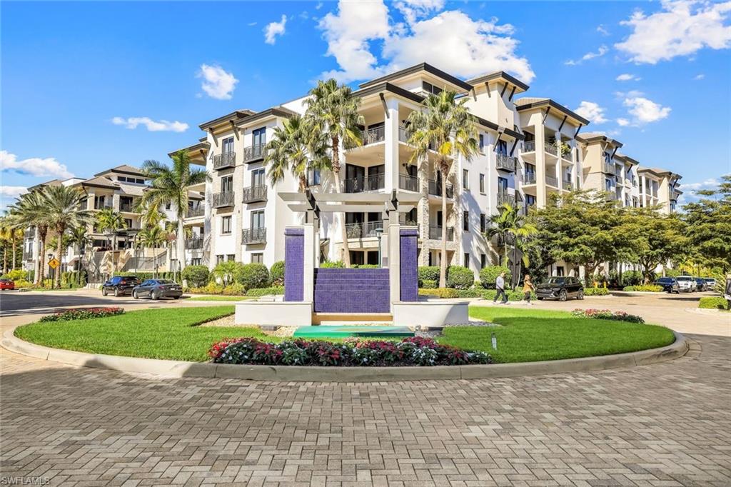 NAPLES SQUARE - Residential