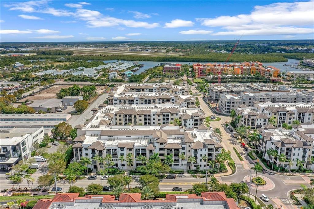 NAPLES SQUARE - Residential
