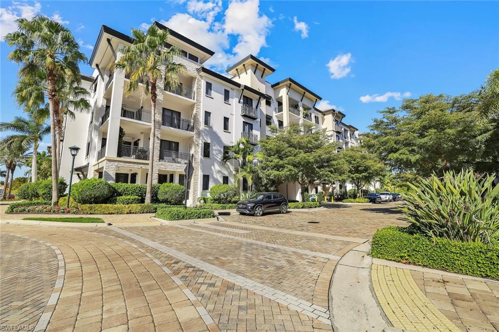 NAPLES SQUARE - Residential