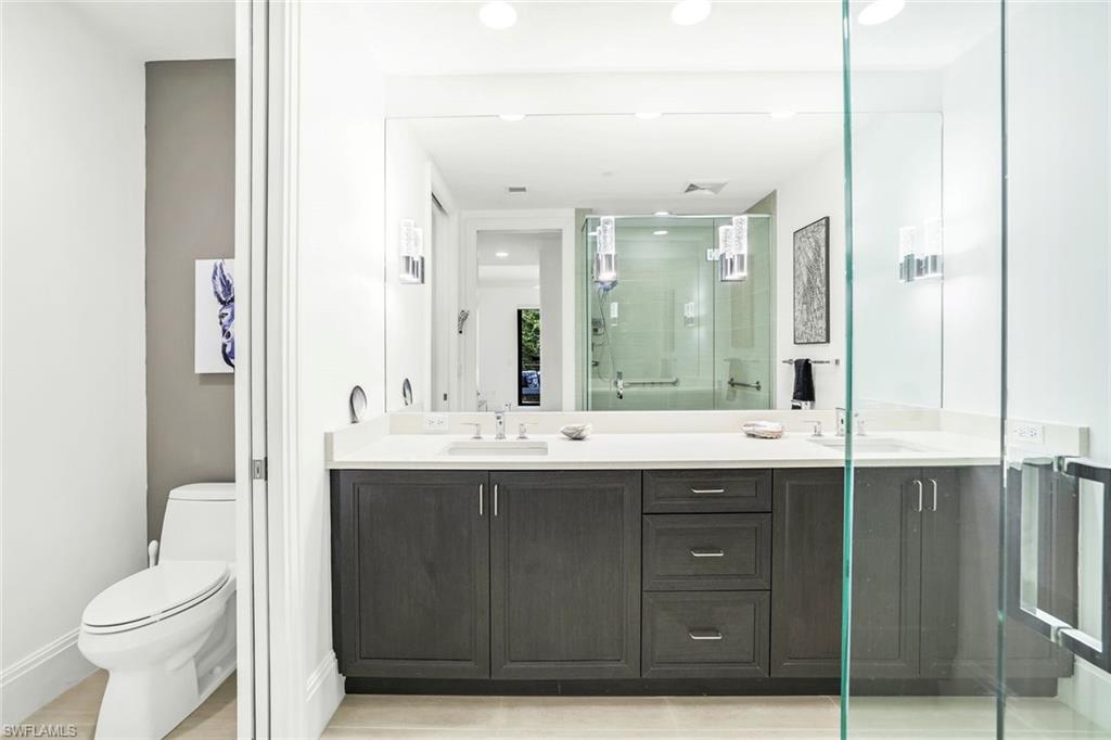 NAPLES SQUARE - Residential