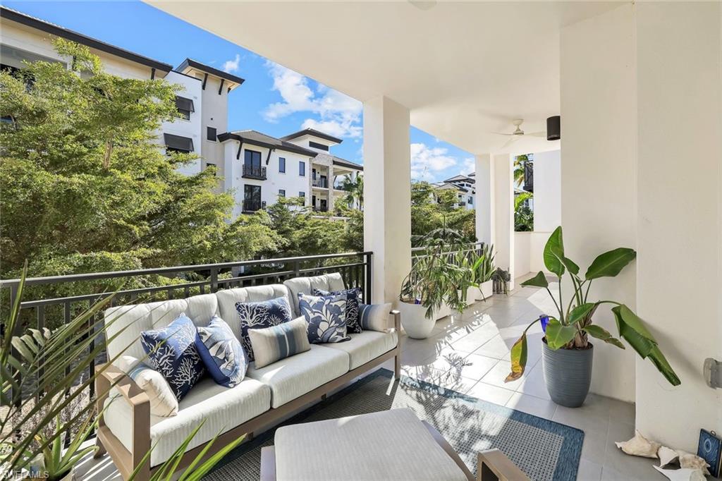 NAPLES SQUARE - Residential