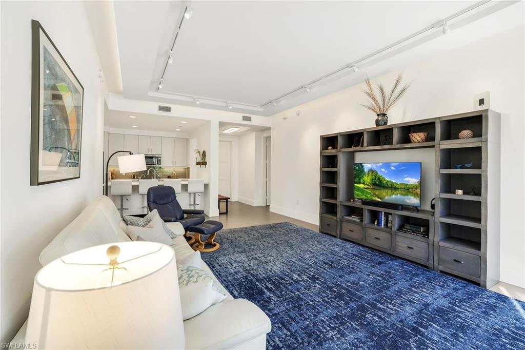 NAPLES SQUARE - Residential