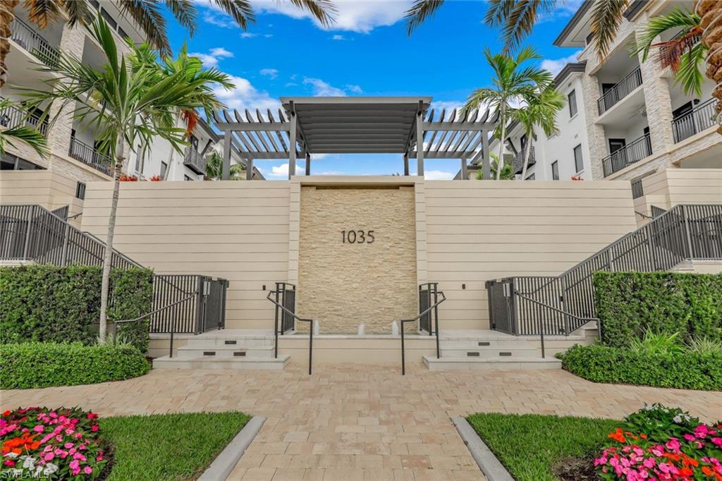 NAPLES SQUARE - Residential