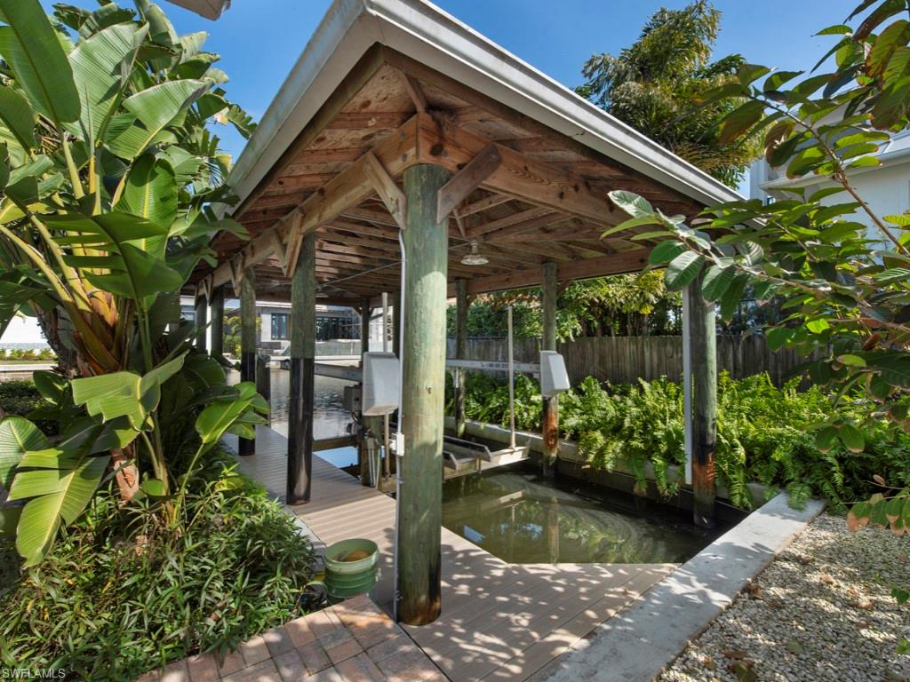 AQUALANE SHORES - Residential