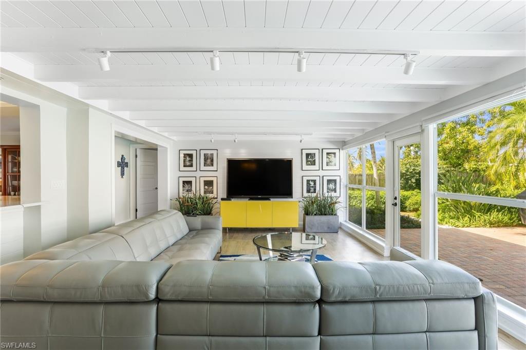 AQUALANE SHORES - Residential