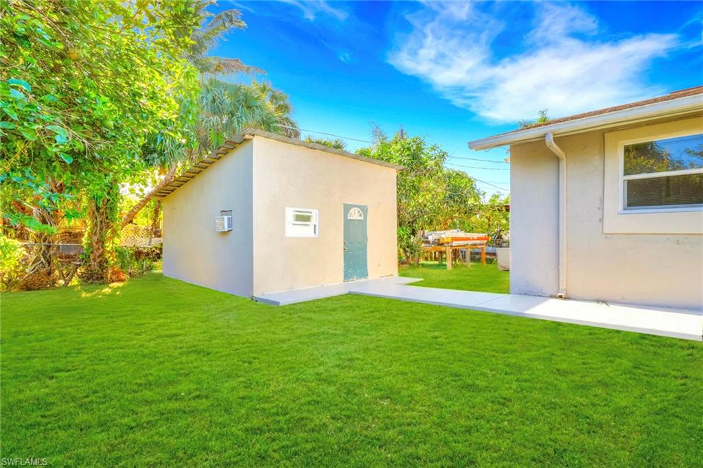 NAPLES MANOR - Residential