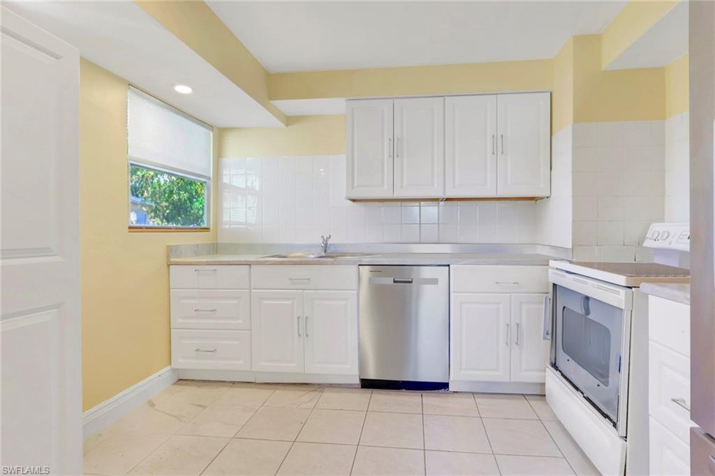 NAPLES MANOR - Residential