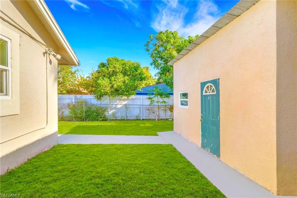 NAPLES MANOR - Residential