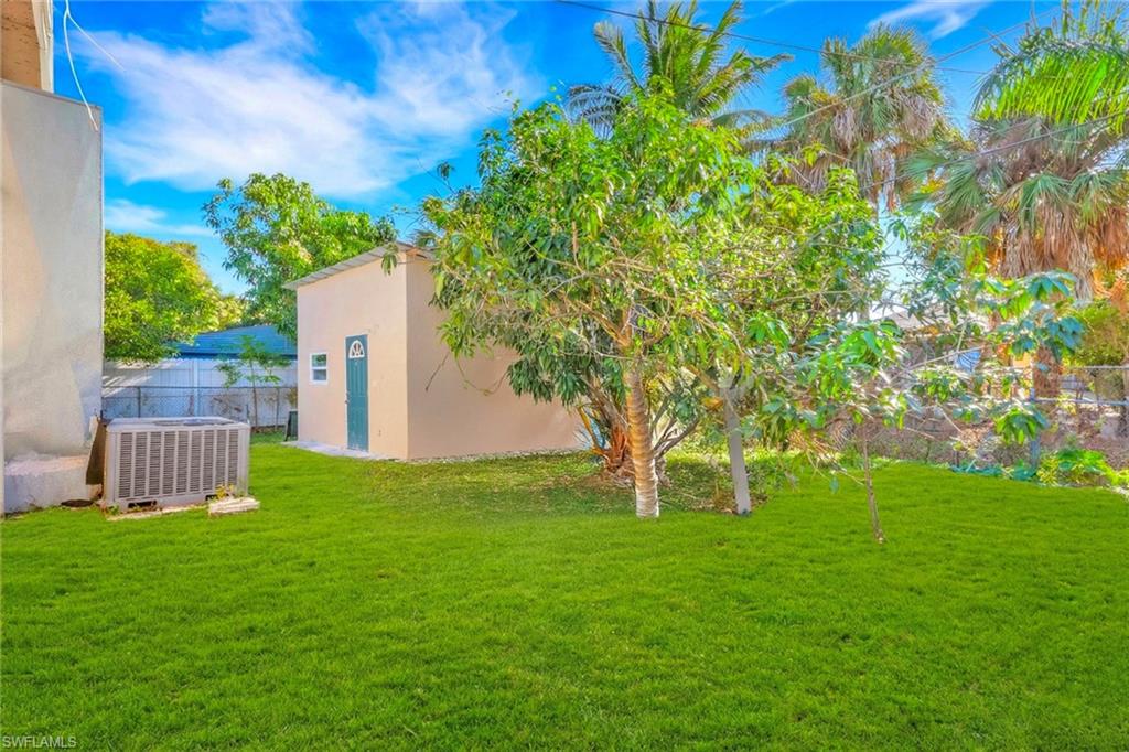 NAPLES MANOR - Residential