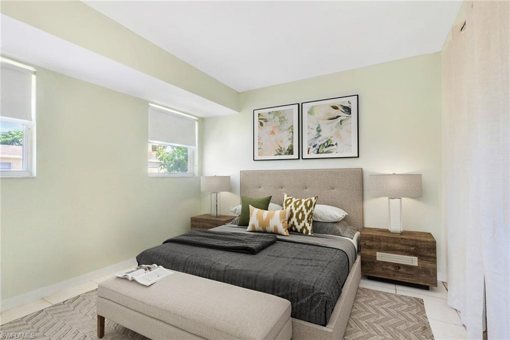 NAPLES MANOR - Residential