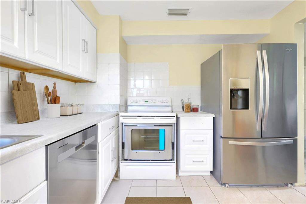 NAPLES MANOR - Residential