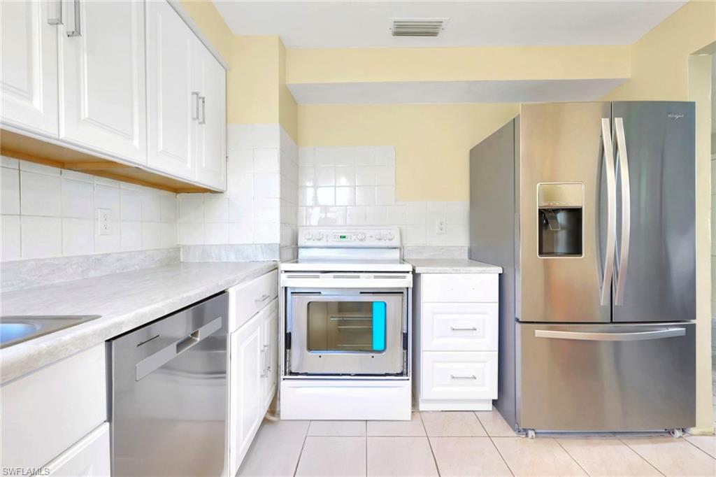 NAPLES MANOR - Residential