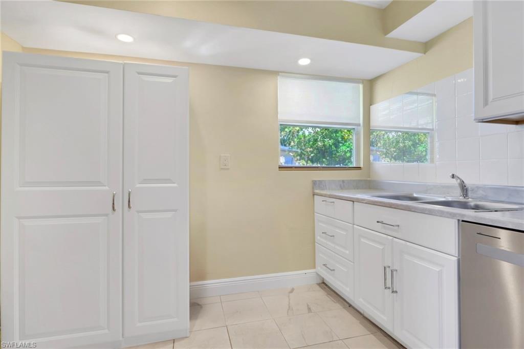 NAPLES MANOR - Residential