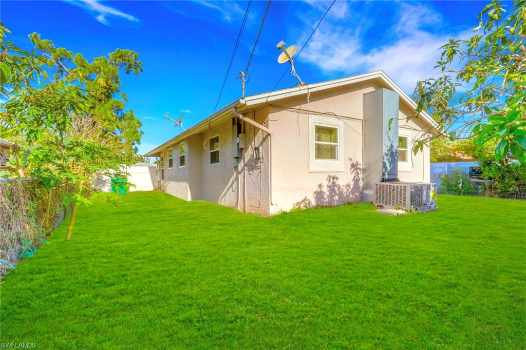 NAPLES MANOR - Residential