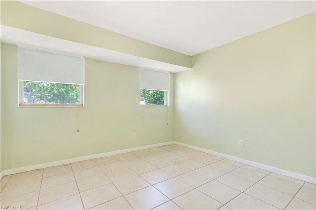 NAPLES MANOR - Residential