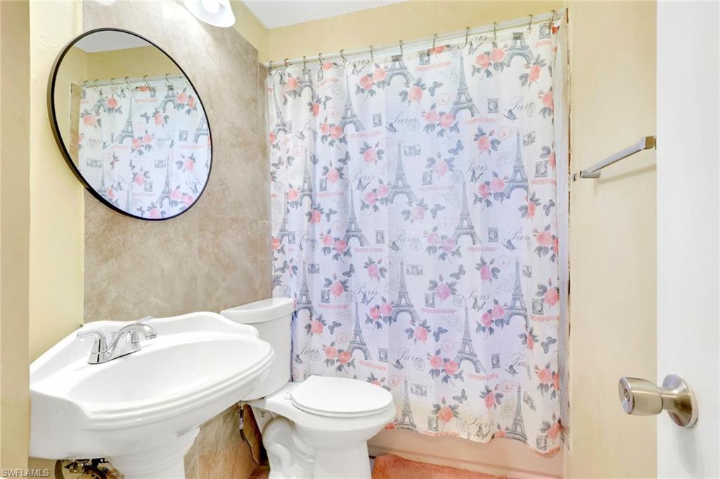 NAPLES MANOR - Residential