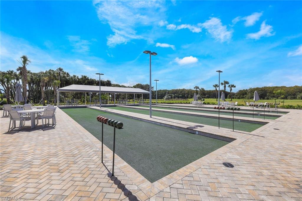 TWIN EAGLES - Residential