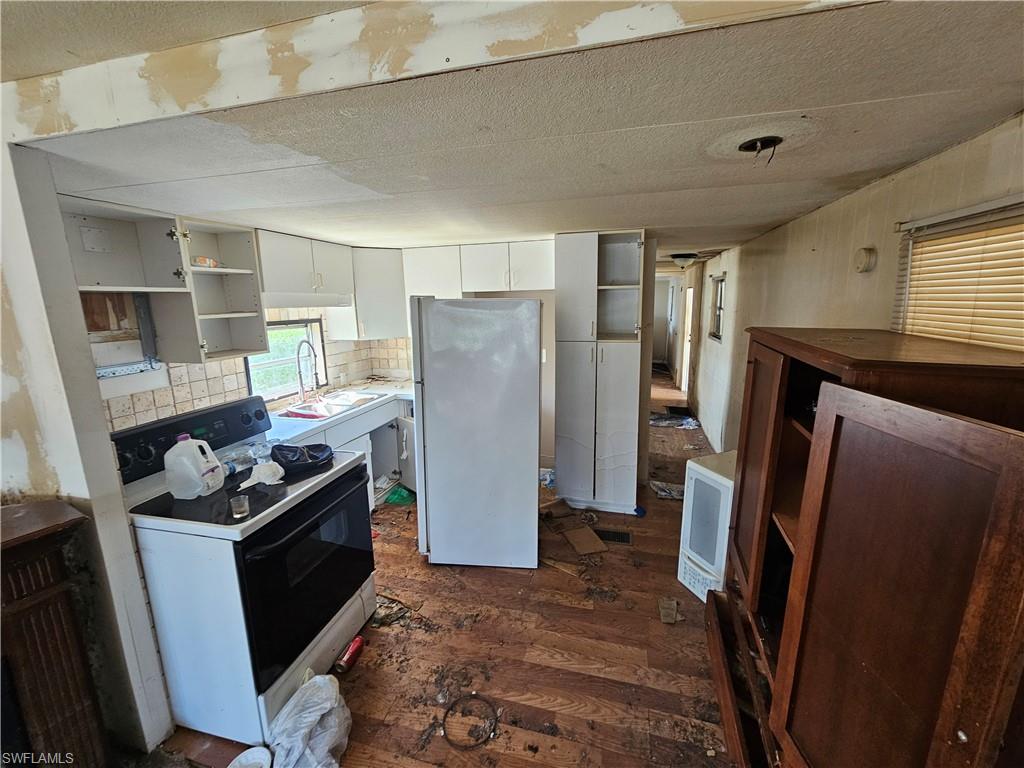 SHELTERING PINES - Residential