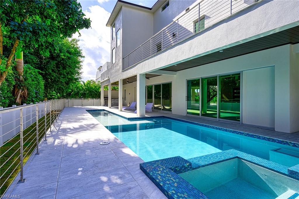 PARK SHORE - Residential