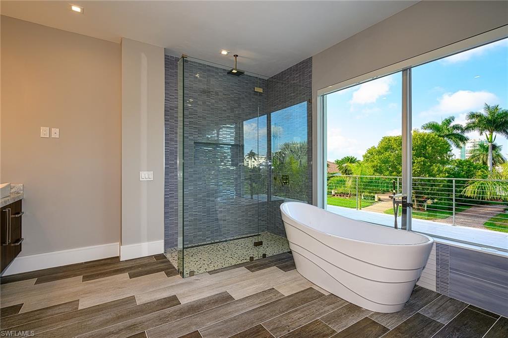 PARK SHORE - Residential