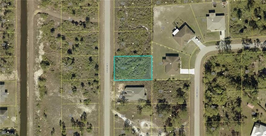 Nice quarter acre lot in southeast Lehigh Acres. This lot has great potential. Agents please read confidential notes.