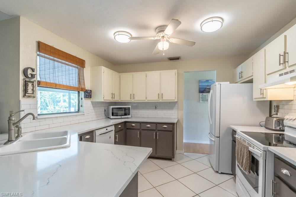 COUNTRY OAKS - Residential