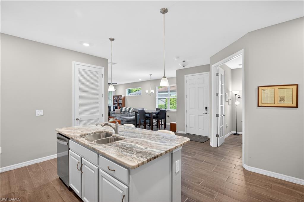 RIVERSIDE AVENUE VILLAS - Residential