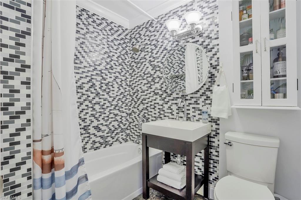 COLONIAL TERRACE - Residential