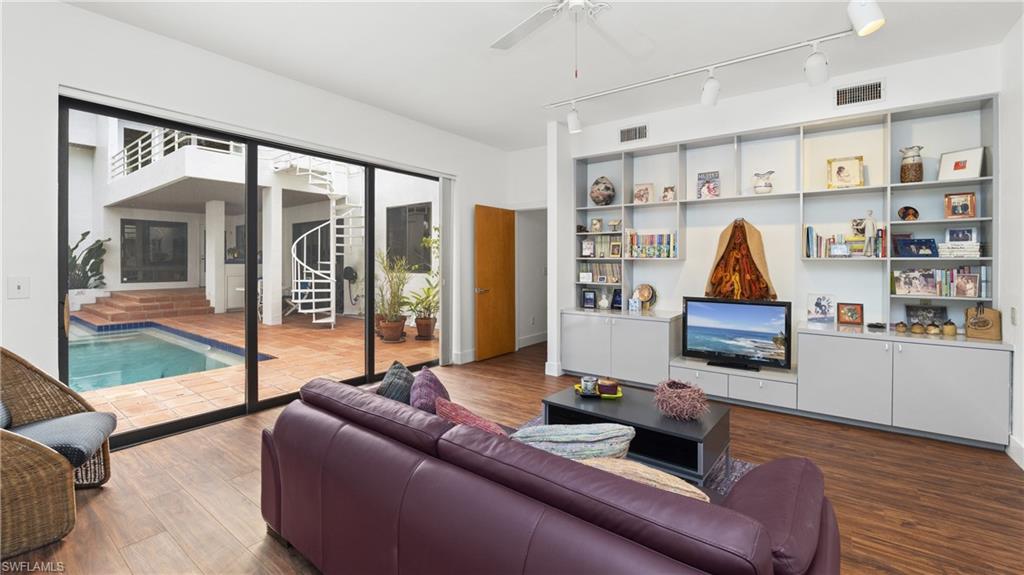 RIVERSIDE - Residential