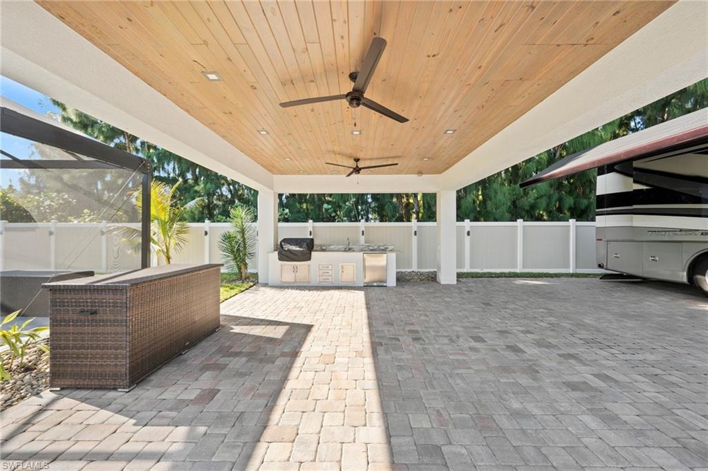 GOLDEN PALMS LUXURY MOTORCOACH RESORT - Land