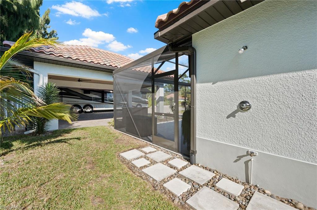 GOLDEN PALMS LUXURY MOTORCOACH RESORT - Land