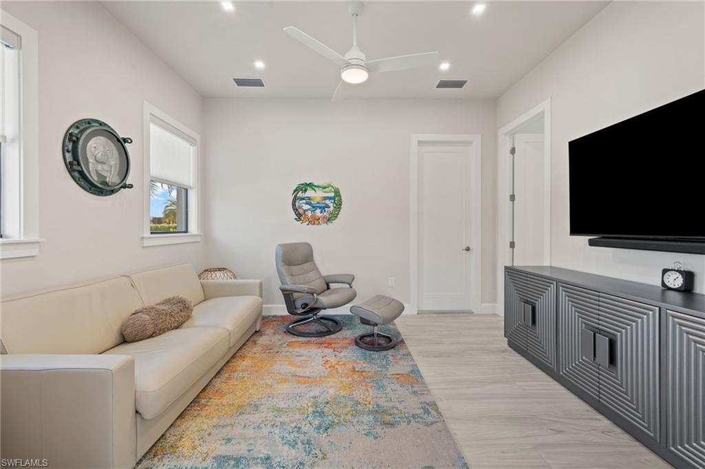 GOLDEN PALMS LUXURY MOTORCOACH RESORT - Land