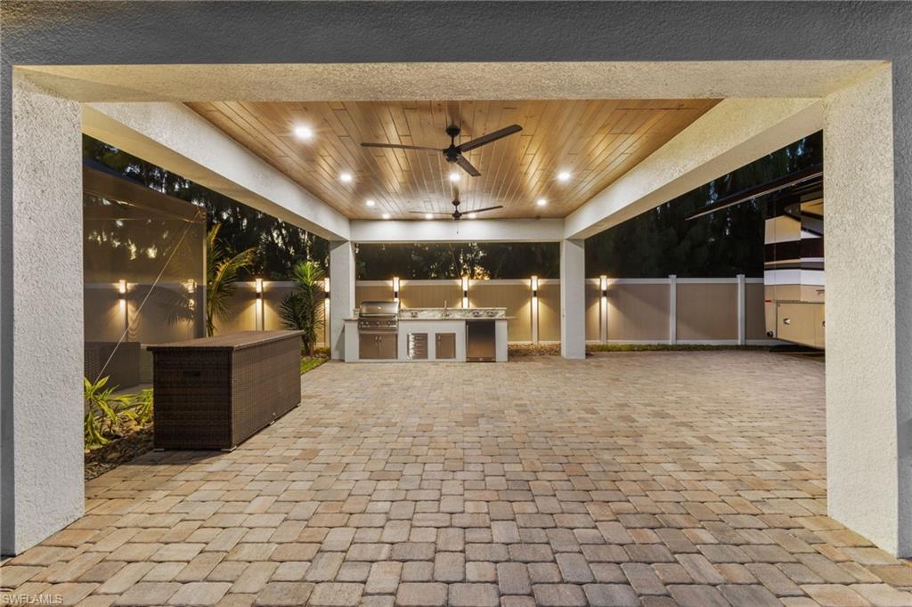 GOLDEN PALMS LUXURY MOTORCOACH RESORT - Land