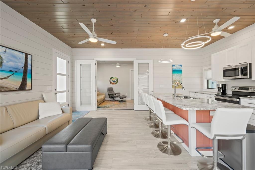 GOLDEN PALMS LUXURY MOTORCOACH RESORT - Land